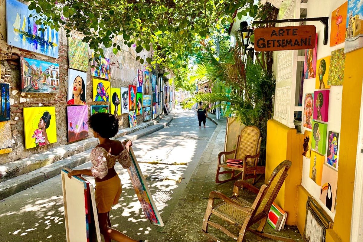 Old Town & Getsemani Discovery: Walk & Ride