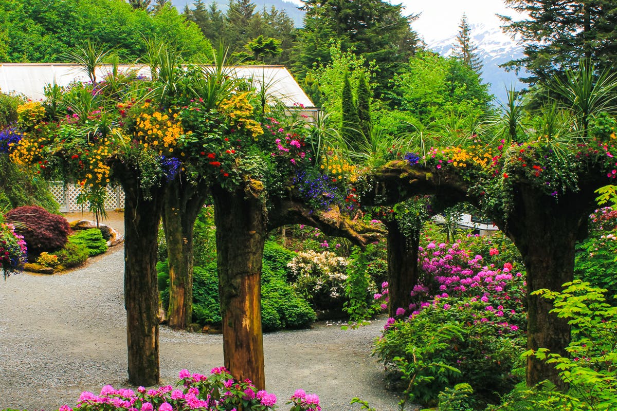 Gardens & Good Cheer