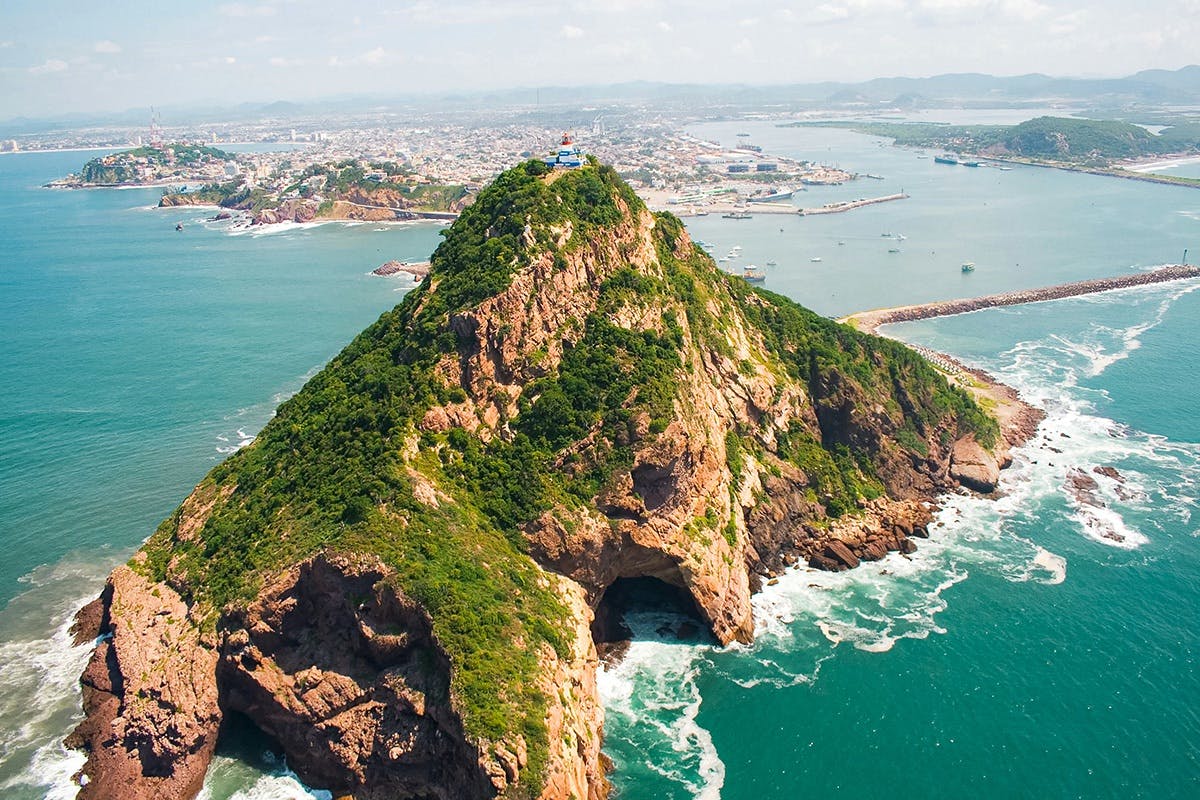El Faro Lighthouse Hike