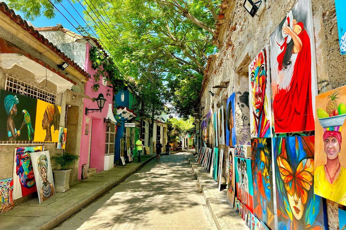 Old Town & Getsemani Discovery: Walk & Ride