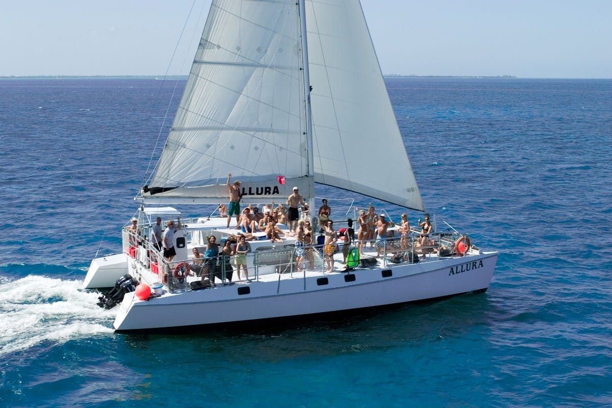 Catamaran to Stingray City