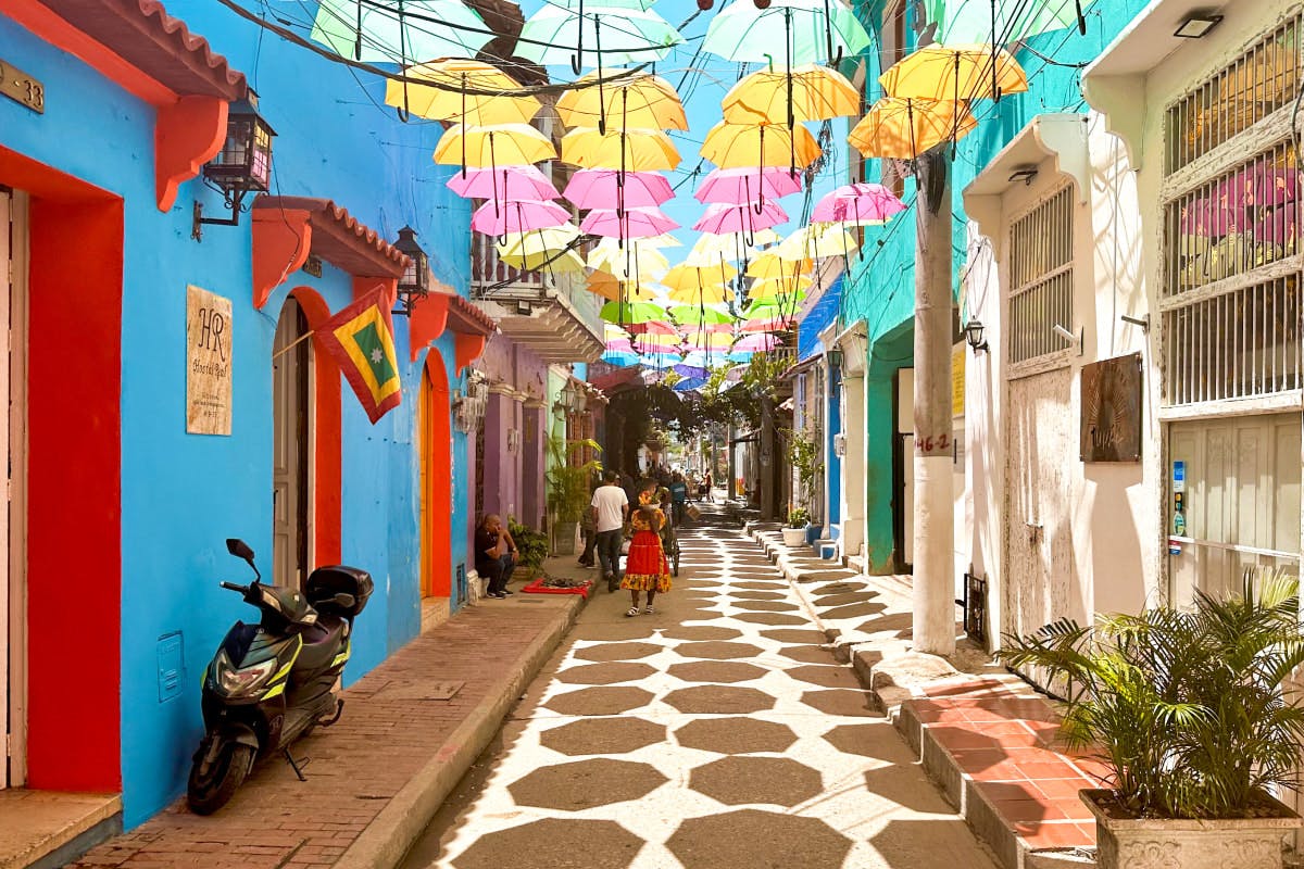 Old Town & Getsemani Discovery: Walk & Ride