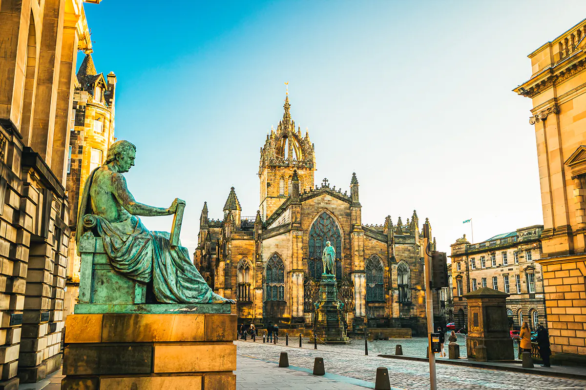 Edinburgh City Tour & Johnny Walker Whisky Tasting