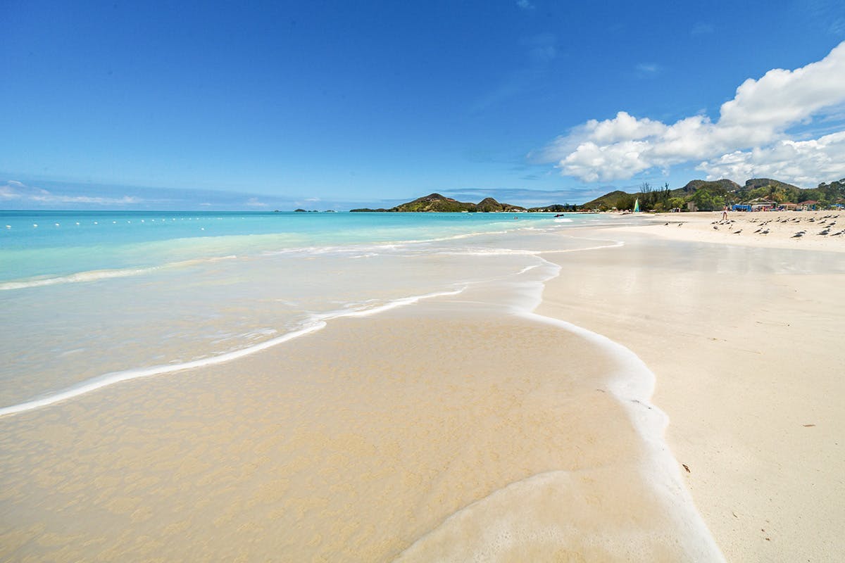 Jolly Beach Retreat: Antigua’s White Sand Escape