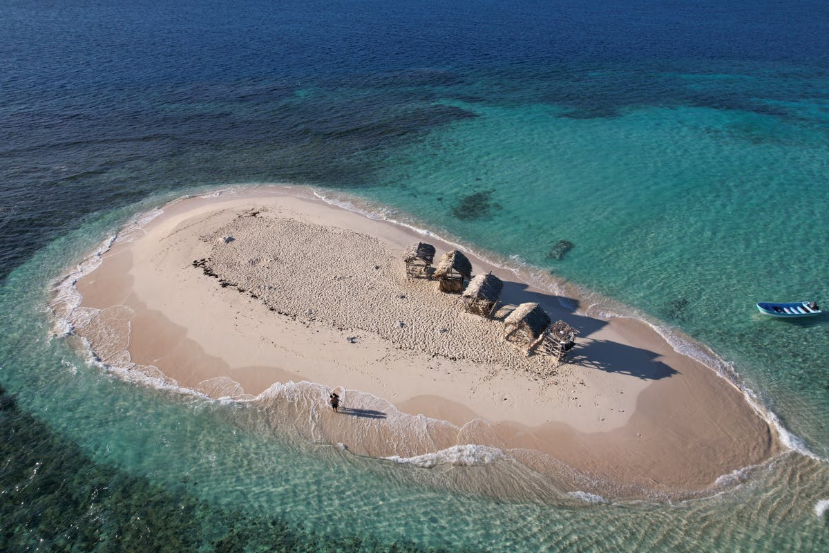 Cayo Arena, Catamaran, & Lunch